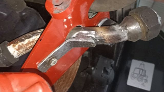 мтз 82.3 заливная горловина на КПП