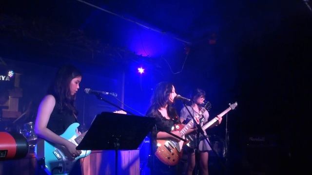 Faye Faire - Ultraviolet (live at Merdekarya) смотреть онлайн