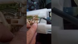 Постоянно горит лампа уровня топлива (решение  задачи)