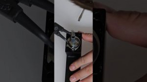 Как поменять дверные ручки с замком, с лева на право.