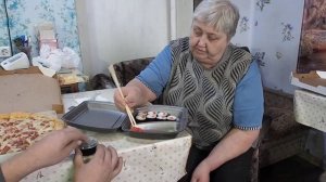 Подписчица заказала для нашей семьи ПИЦЦУ с РОЛЛАМИ и мы первый раз попробовали роллы