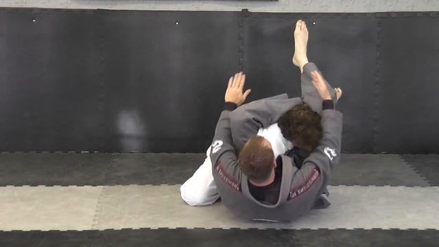 Bolt Lock: Reverse Triangle Crank смотреть онлайн