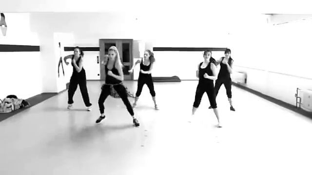 ZUMBA FUEGO - UNA VAINA LOCA (Easy Warm-Up - Spanish version) смотреть онлайн