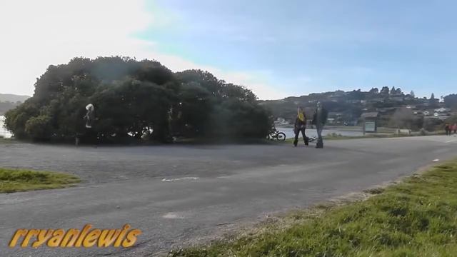 COPS CALLED Prank Gone WRONG BUSHMAN SCARE PRANK @funny @scareprank @prank @funn смотреть онлайн