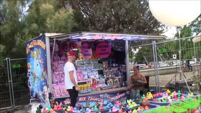 Париж. Прогулка по ярмарке Village de lete смотреть онлайн