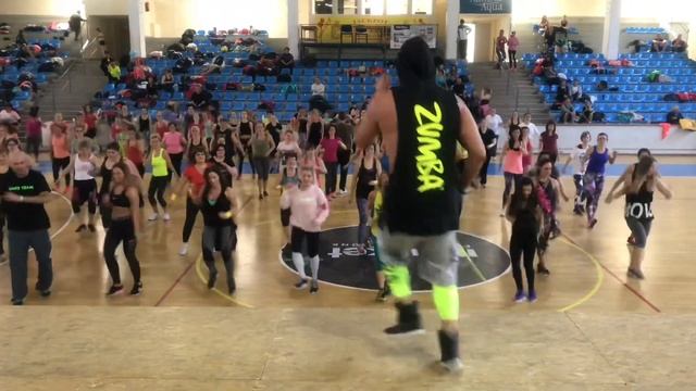 Azukita- Steve Aoki, Dadyy Yankee, Play N Skillz & Elvis Crespo ZUMBA IN HUNGARY SALGOTARJAN смотреть онлайн