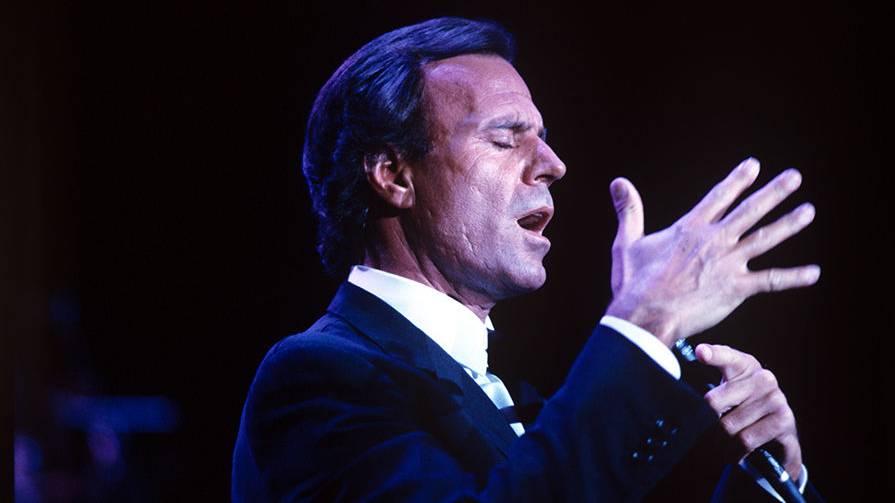 Julio Iglesias - Caruso смотреть онлайн