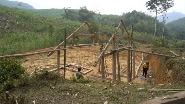 How To Building House Log Cabin In The Forest, Transportation of cement roofs, Green Forest Life смотреть онлайн