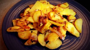 Жаренная картошка а по рецепту из СССР (рецепт как пожарить сразу полною сковороду картошки)