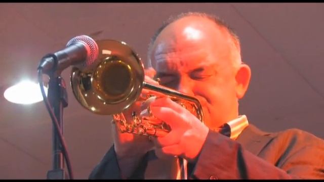 Jazz Musician James Morrison plays Scream Machine live смотреть онлайн