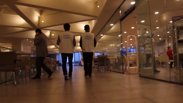 (Huzur nedir?) Marmara İlahiyat gönüllüleri iftar vaktinde su ve hurma dağıttılar. смотреть онлайн