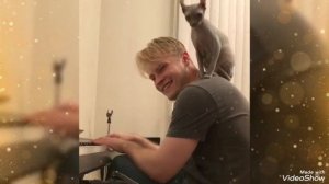 Взгляните на эти кадры и улыбнитесь. Сохраните эту радость в себе. Добрый вечер.