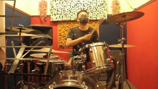 Liza Aulia - Kutidhieng (Drum Cover) смотреть онлайн