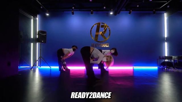 Hwasa - I`m a B (화사 I`m a 빛) смотреть онлайн
