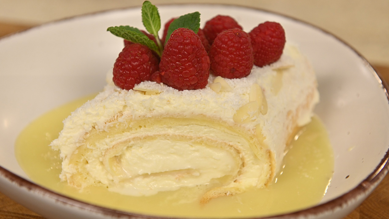 Воздушный рулет с малиной смотреть онлайн