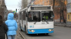 «Со спущенным колесом». Троллейбус ЗиУ-682Г-016.02 борт. №463 маршрут 4 на к/ост. метро «Динамо»
