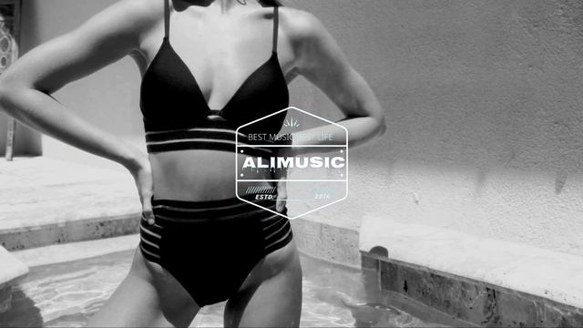 Cafe Americaine - Centro de la Tierra (Solar Wind Mix) | Premiere смотреть онлайн