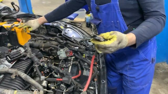 Особенности замены электро-проводки двигателя Вольво 2,5Т. смотреть онлайн