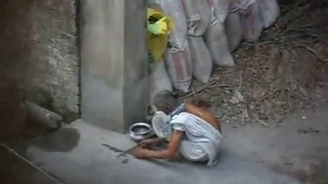 Very old women cleaning kitchen equipment смотреть онлайн