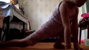 Видео урок как сесть на шпагат) 👯вау какой шпагат. Крутой шпагат. ОМГ.