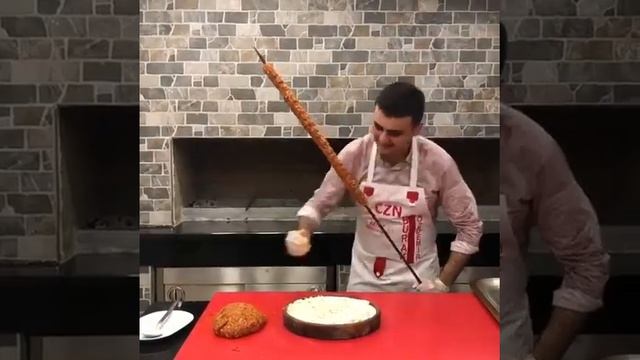 الشيف بوراك الطباخ التركي المشهو يعمل  الباذنجان  ولكباب المشوي بطريقه روعه