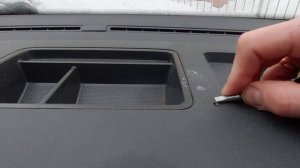 КАК БЫСТРО ЗАДЕЛАТЬ ОТВЕРСТИЕ ОТ САМОРЕЗА НА ПАНЕЛИ МАШИНЫ