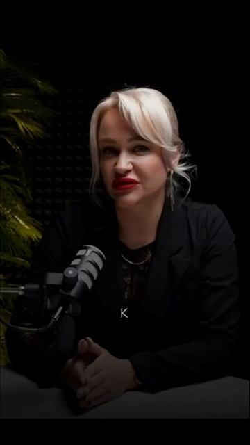 «Находишь сейчас мужчину, который служит на СВО. Он погибает, получаешь 8 млн… Это бизнес-план» смотреть онлайн