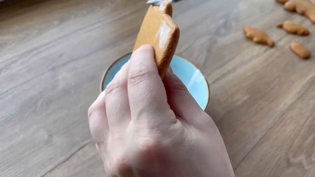 Нанесение на пряник белого покрытия для пряничного набора 