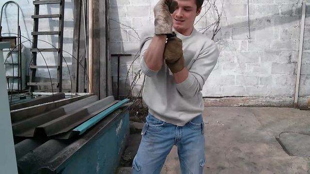 Завязывание узла из кочерги и железного прута (7.5 мм) смотреть онлайн