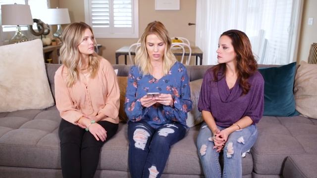 TWITTER Q&A: College Dropout, Arguing with In-Laws, Dream Collabs & More! | The Mom's View смотреть онлайн