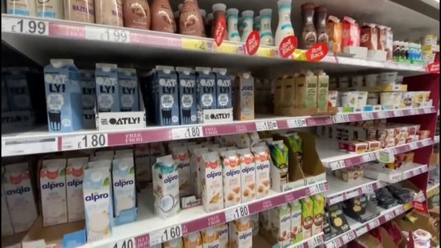 ASDA SUPERSTORE - TEM DE TUDO?! | LONDRES - REINO UNIDO смотреть онлайн