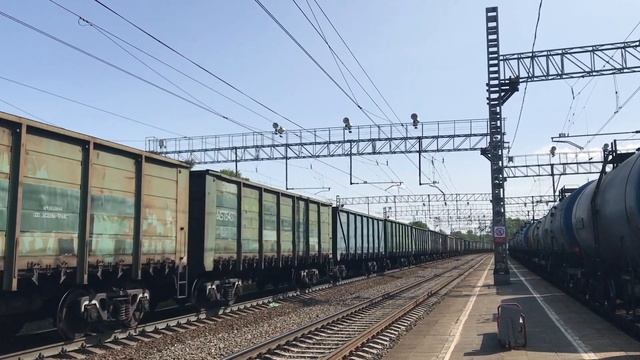 Электровоз ВЛ11.8-818/736А с полувагонами смотреть онлайн