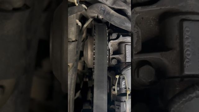 Замена муфты vvt и помпы на Вольво хс90 2,5т. смотреть онлайн