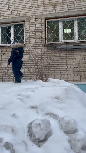 Володя возле детского сада . Володе 3,5 года смотреть онлайн