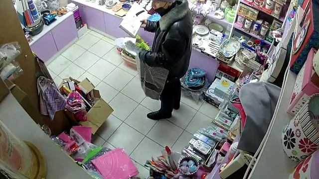Кража в Астане. Вор не заметил камеры наблюдения смотреть онлайн
