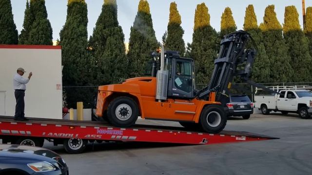 Loading up a Kalmar AC80 for Transport. TMHS, SFS, Ca. 11-8-19. смотреть онлайн