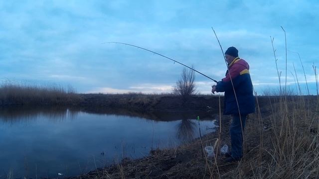 Открытие сезона 2021 по открытой воде в улове карась и окунь. смотреть онлайн