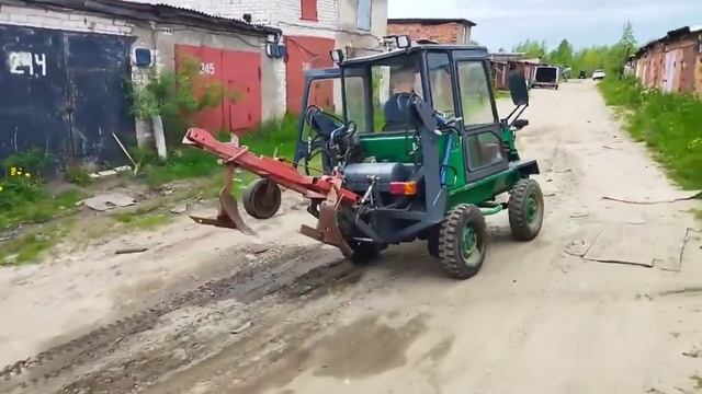 Повесили плуг ЧТЗ Уралец Т-0.2-03, Вологда 13.06.2022г.,ч.2 смотреть онлайн