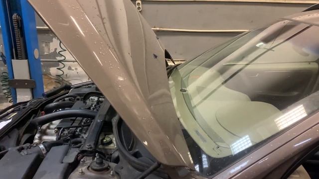 Замена старой электропроводки катушек зажигания Вольво хс70. смотреть онлайн