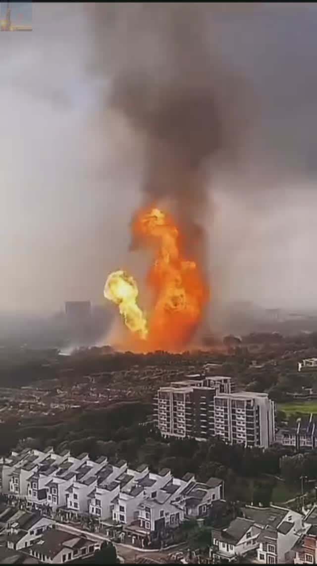 Огромный пожар на газопроводе в Субанг-Джае в Малайзии🔥 смотреть онлайн