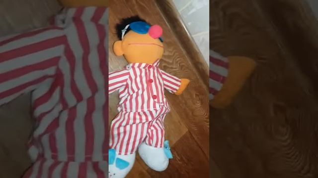 Видео обзоры игрушек - Эрни из Улицы Сезам. Ernie Plush Toys смотреть онлайн