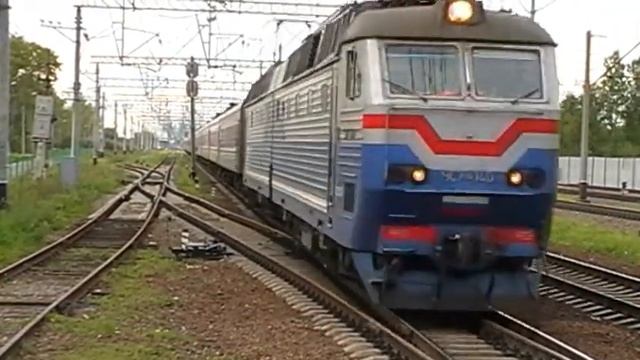 Электровоз ЧС7-140 с поездом Санкт-Петербург — Анапа смотреть онлайн