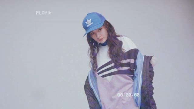 【杨幂YANG MI】Adidas Originals越复古越出彩 FALCON推出全新抢眼配色 смотреть онлайн