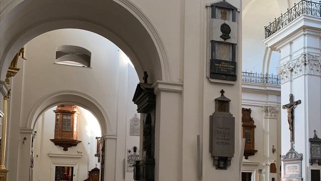 Holy Cross Church смотреть онлайн