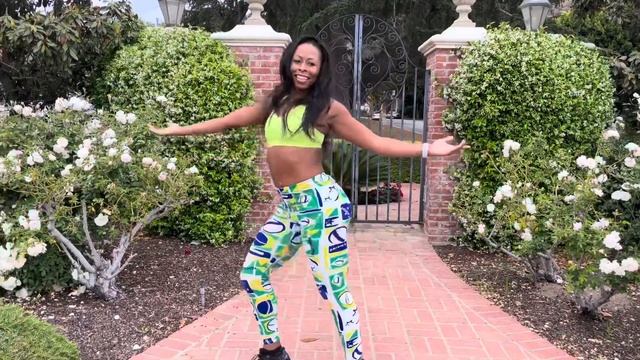 Nicole Steen’s SAMBA ZUMBA Dance To “Magalenha” By Sergio Mendes