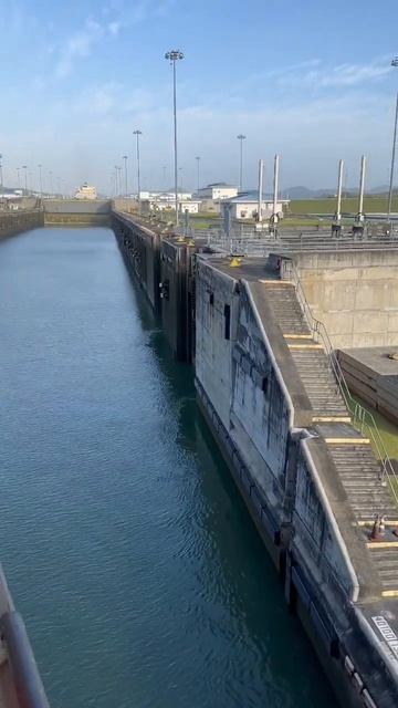 Куда такие двери поставили бы? 😉 смотреть онлайн