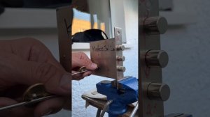 (3). Вскрытие сувальдного замка KLASS 3/3 с помощью крючков.