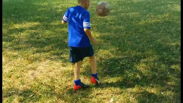 ⚽КАК ПРОХОДИТ МОЯ ТРЕНИРОВКА В ПАРКЕ⚽-⚽ALLENAMENTO AL PARCO⚽ смотреть онлайн