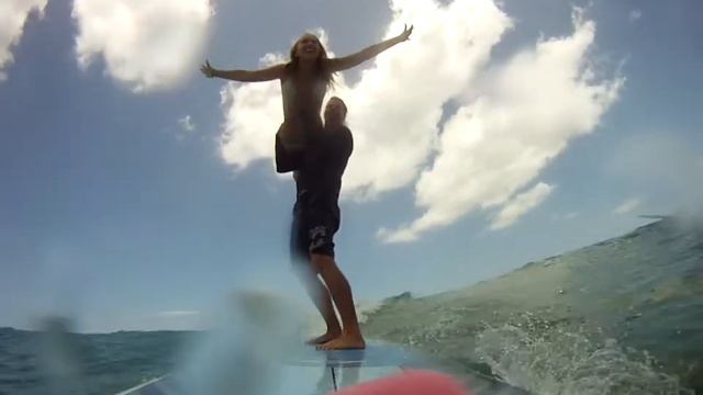 Alanna and James Tandem Surfing in Waikiki From Hans Hedemann Surf School смотреть онлайн