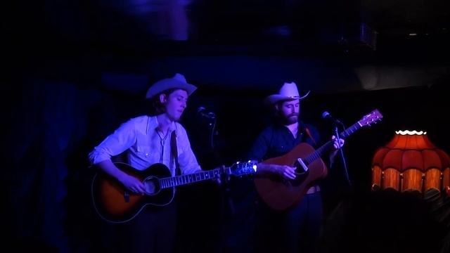 Make The World Go Away - Cale Tyson (Aces & Eights Bar, London. 2015) смотреть онлайн